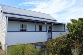 Cosy 3 bedroom cottage in the centre of Kingscote